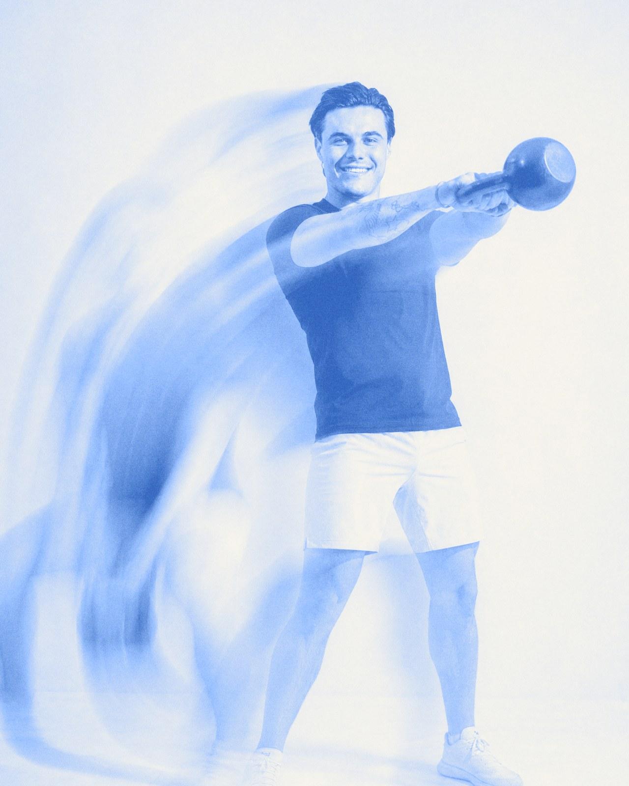 AI-beeld: Tim doet een kettlebell swing voor. De beweging laat een spoor achter.